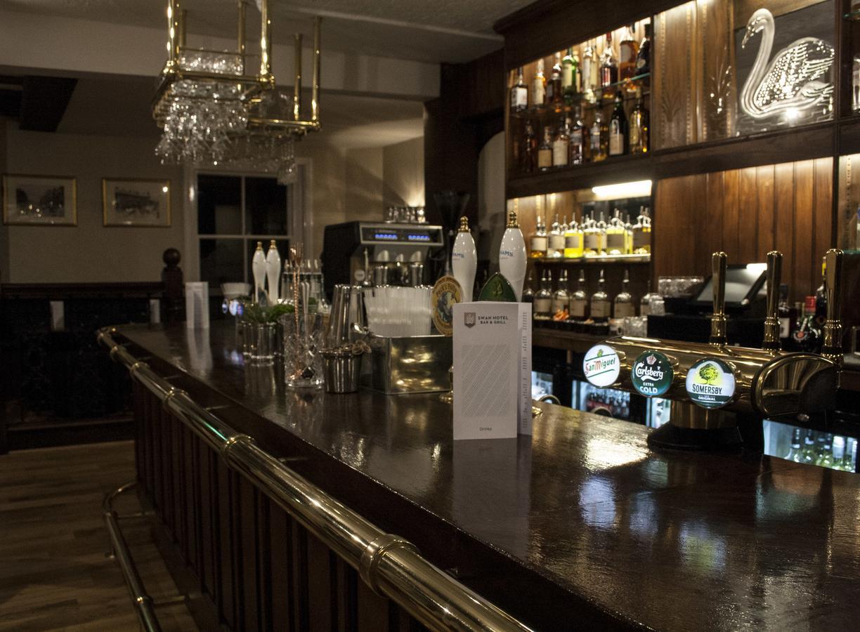 The Swan Hotel Bar And Grill 몰든 외부 사진